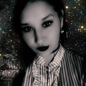 Meet your Posher, Crystal